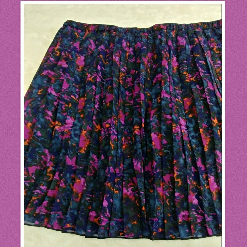 Broadway &Brooke 💜 Floral Pleated Mini Skirt